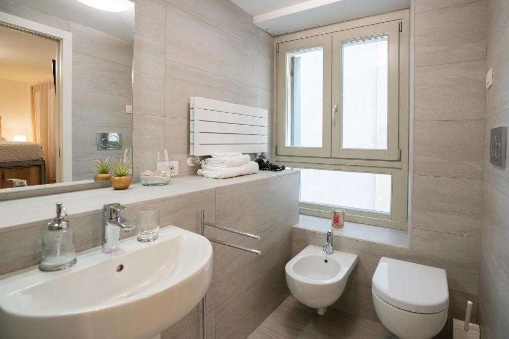 Domus Verona - Borsari Pied-A-Terre Bagian luar foto