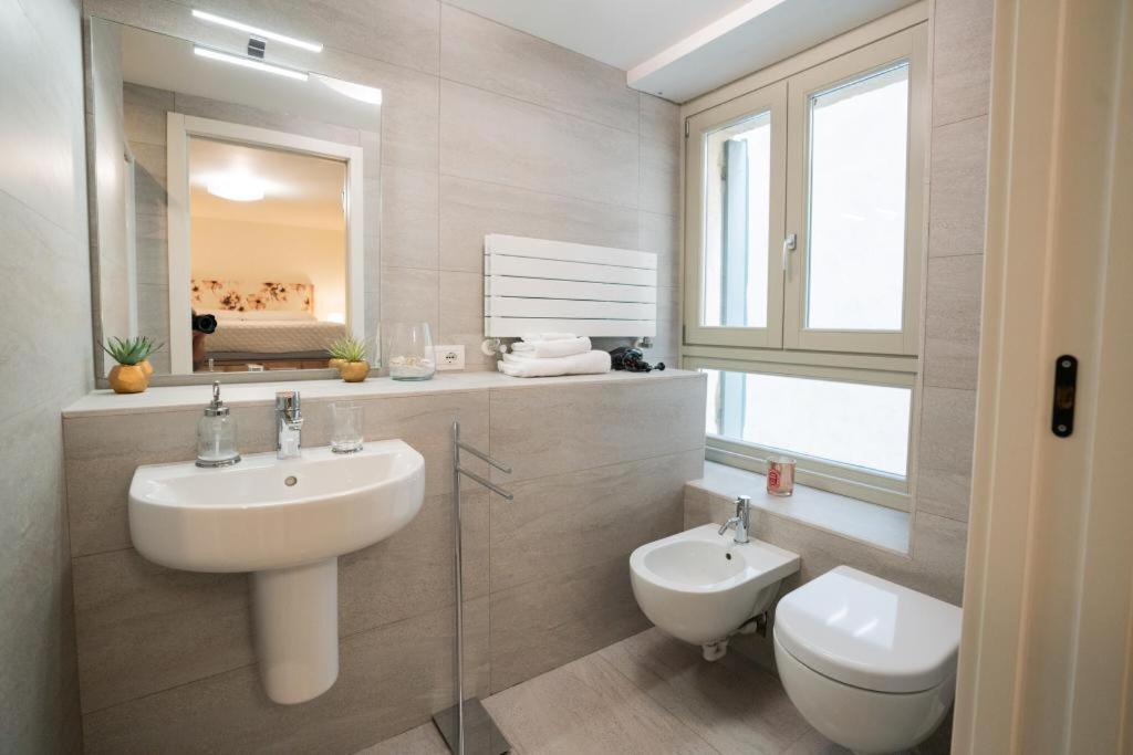 Domus Verona - Borsari Pied-A-Terre Bagian luar foto